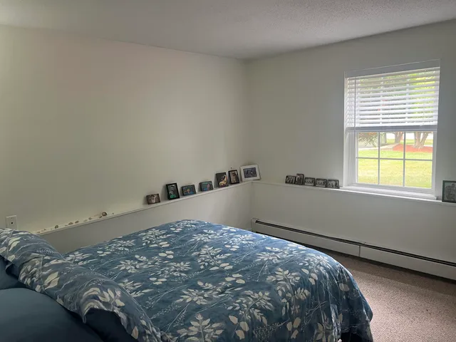 $1,900 | 402 White Cedar Boulevard, Portsmouth, NH 03801