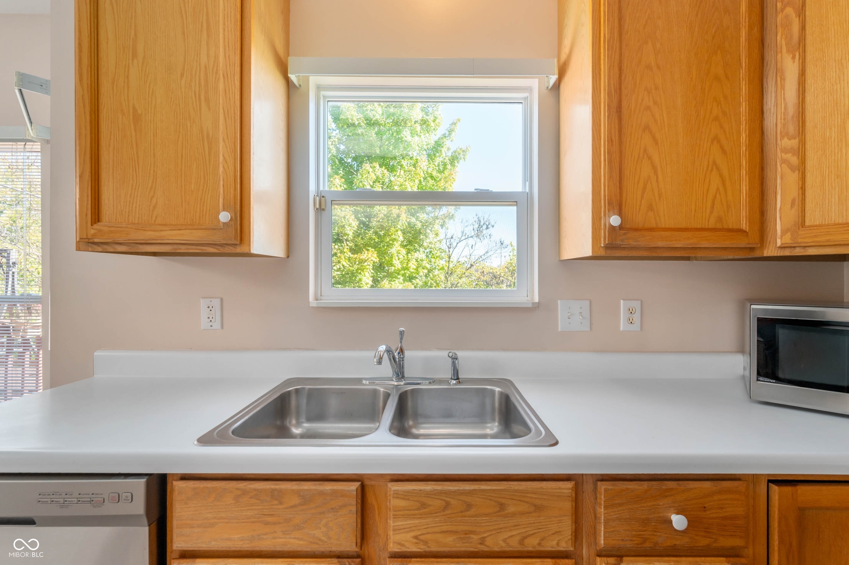 10747 Red Pine Drive Fishers, IN 46037 - Photo 11 of 56