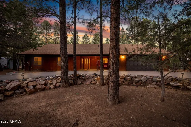 $540,000 | 2202 Forest Park Drive, Overgaard, AZ 85933