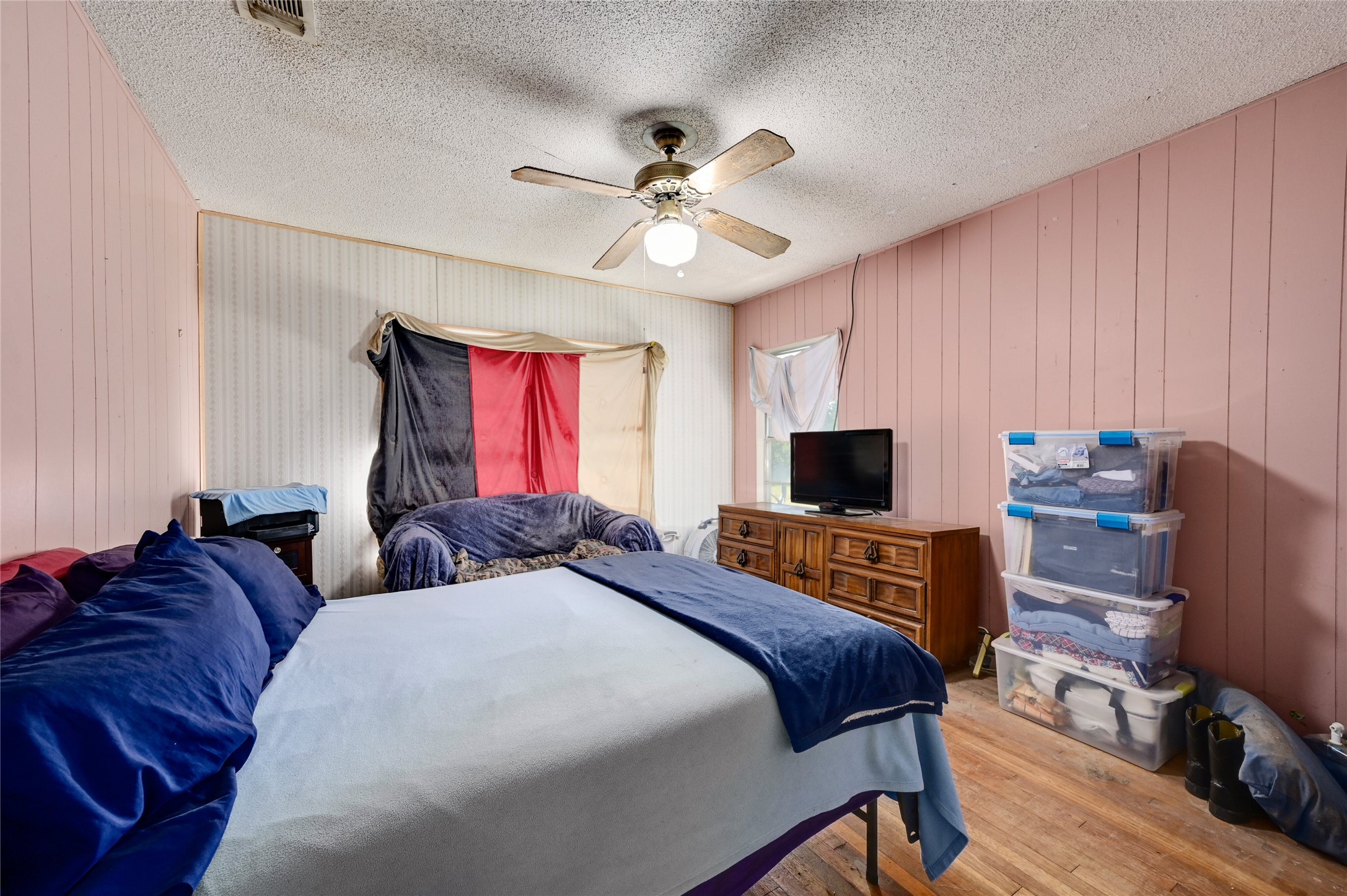 681 County Road 474 Elgin, TX 78621 - Photo 10 of 37 a bedroom with bed tv and a window