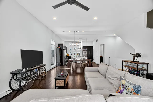 $3,300 | 1232 West 24th Street, Unit C, Houston, TX 77008