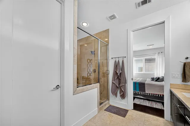 $3,300 | 1232 West 24th Street, Unit C, Houston, TX 77008