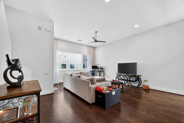 $3,300 | 1232 West 24th Street, Unit C, Houston, TX 77008