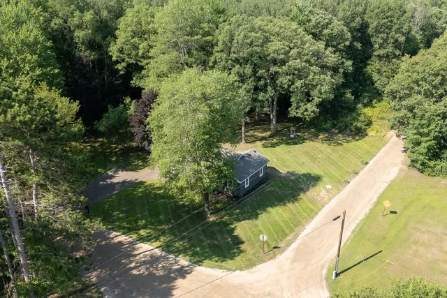 $249,900 | 1050 Wicker Road Southeast, Stanton, MI 48888