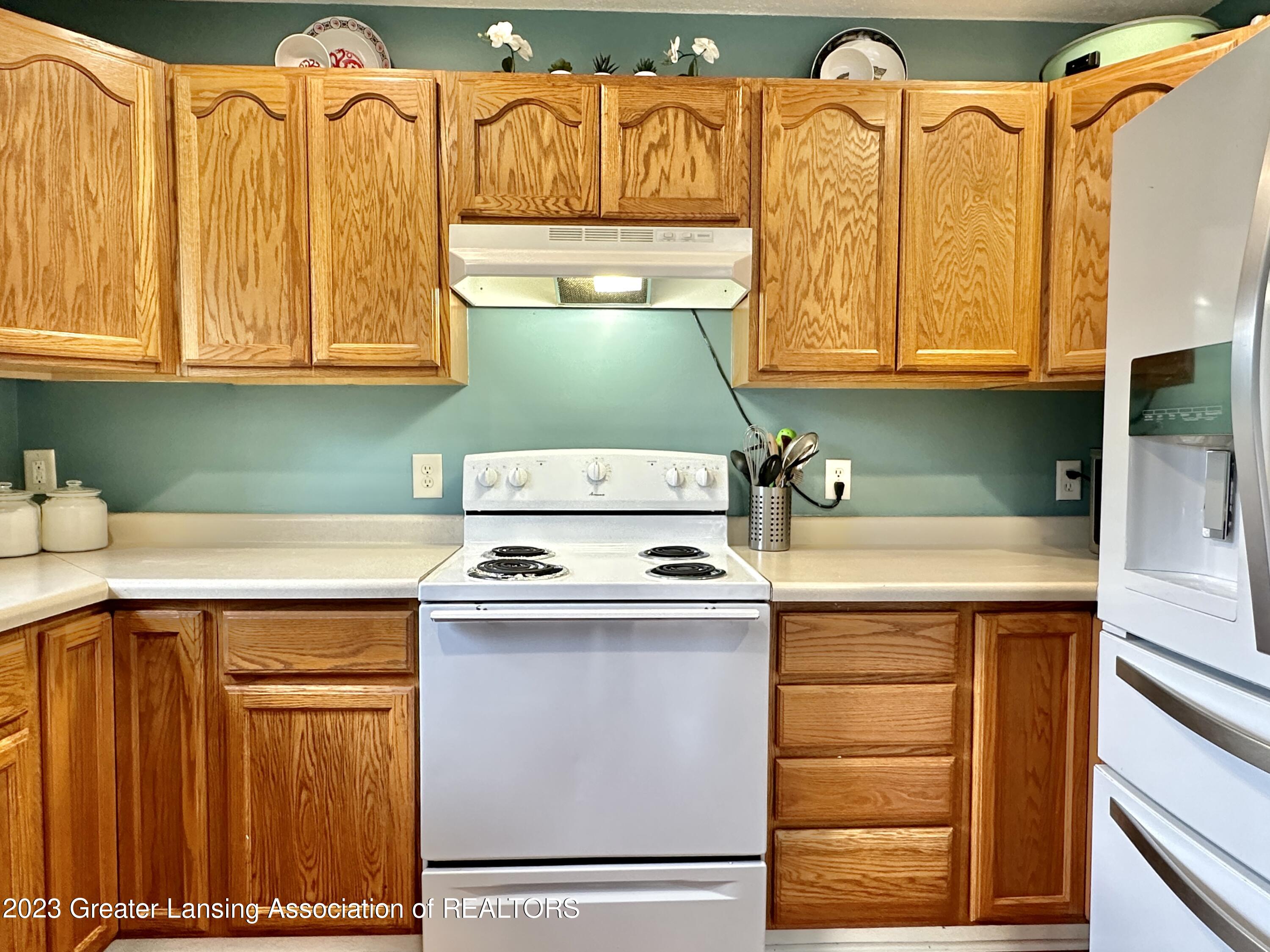 6501 Cooper Road Lansing, MI 48911 - Photo 22 of 53 Kitchen