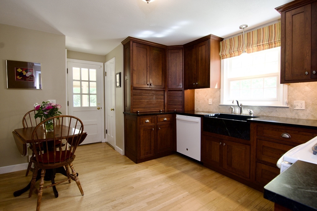 129 Chalmers Street Springfield, MA 01118 - Photo 15 of 42
