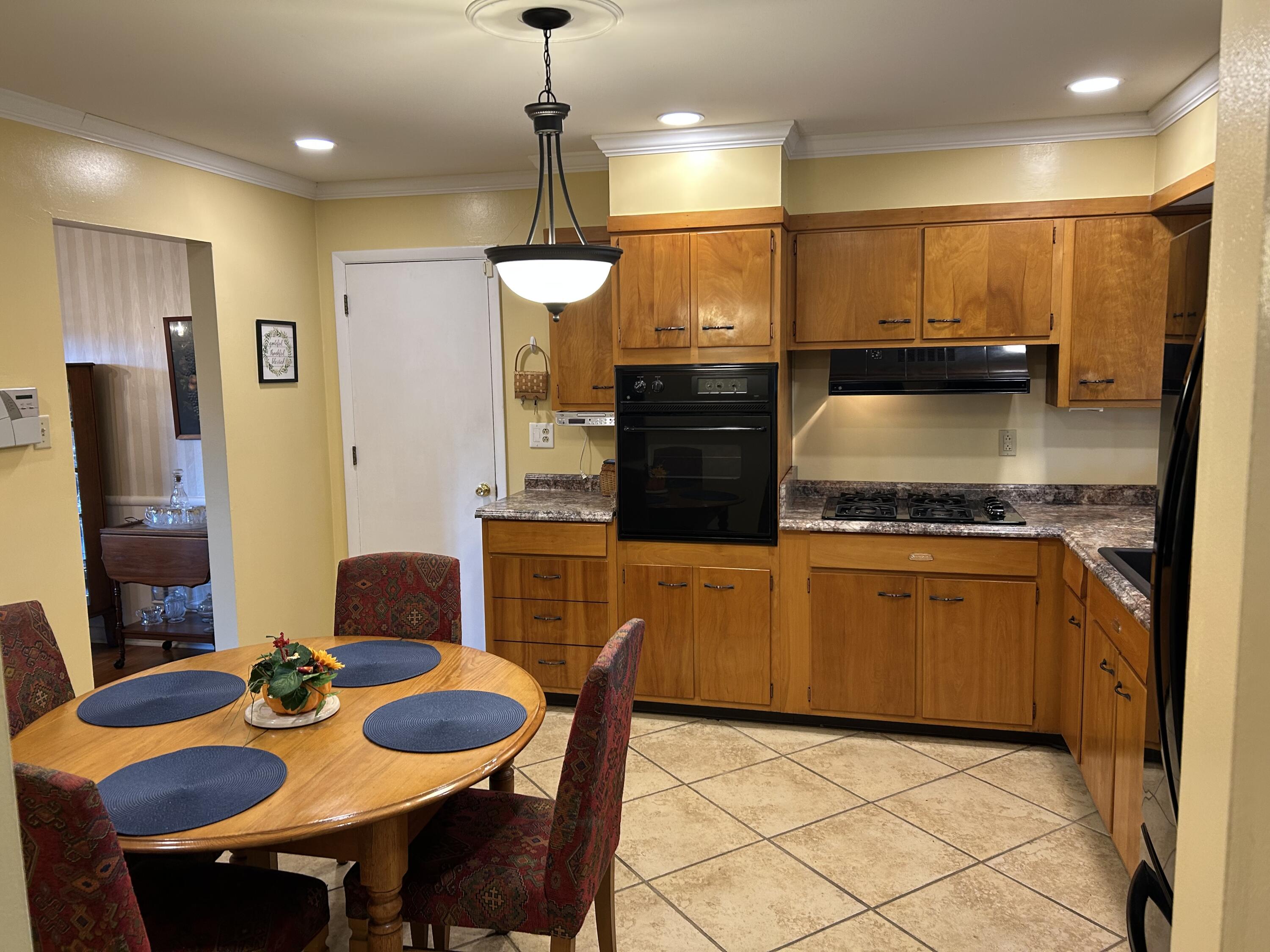 1625 Raleigh Road Lexington, KY 40505 - Photo 9 of 26 IMG_1448