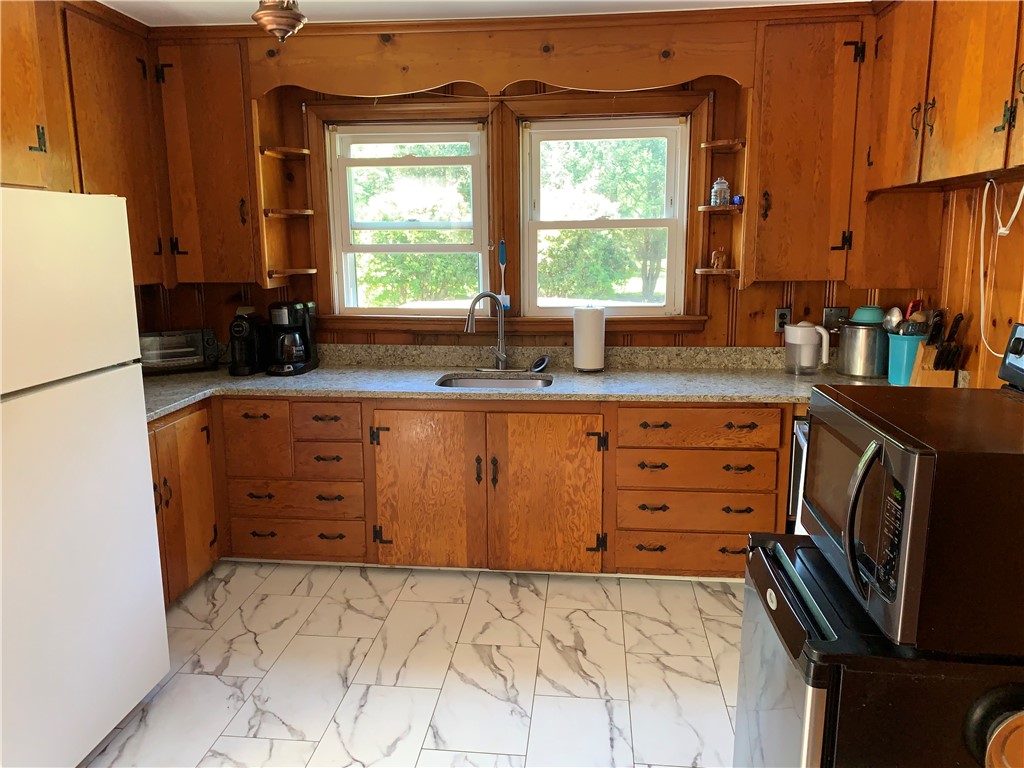 28 Old Reservoir Road Cumberland, RI 02864 - Photo 4 of 28 Kitchen