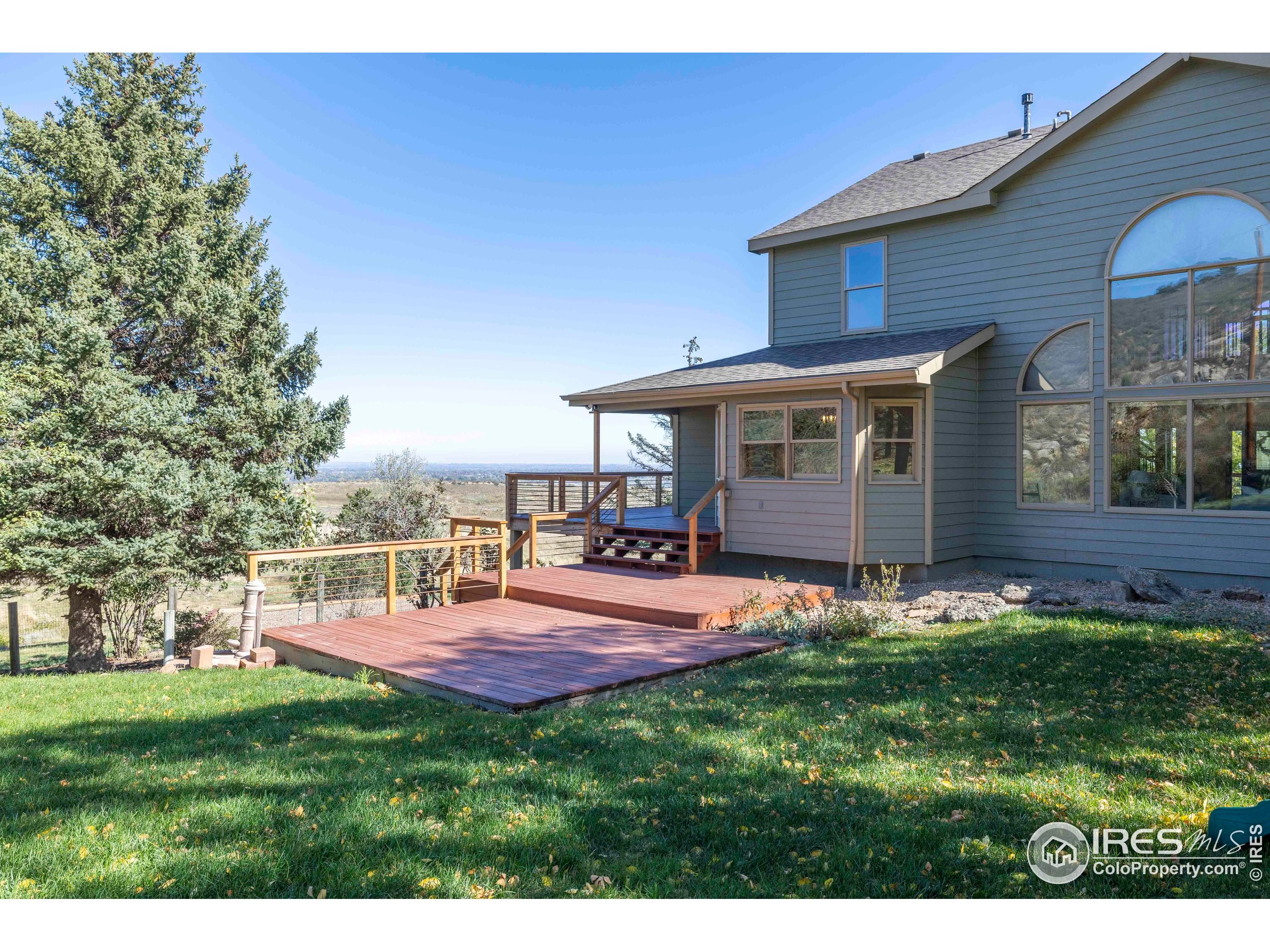 6465 Hidden Springs Road Fort Collins, CO 80526 - Photo 33 of 50 a backyard of a house with table and chairs