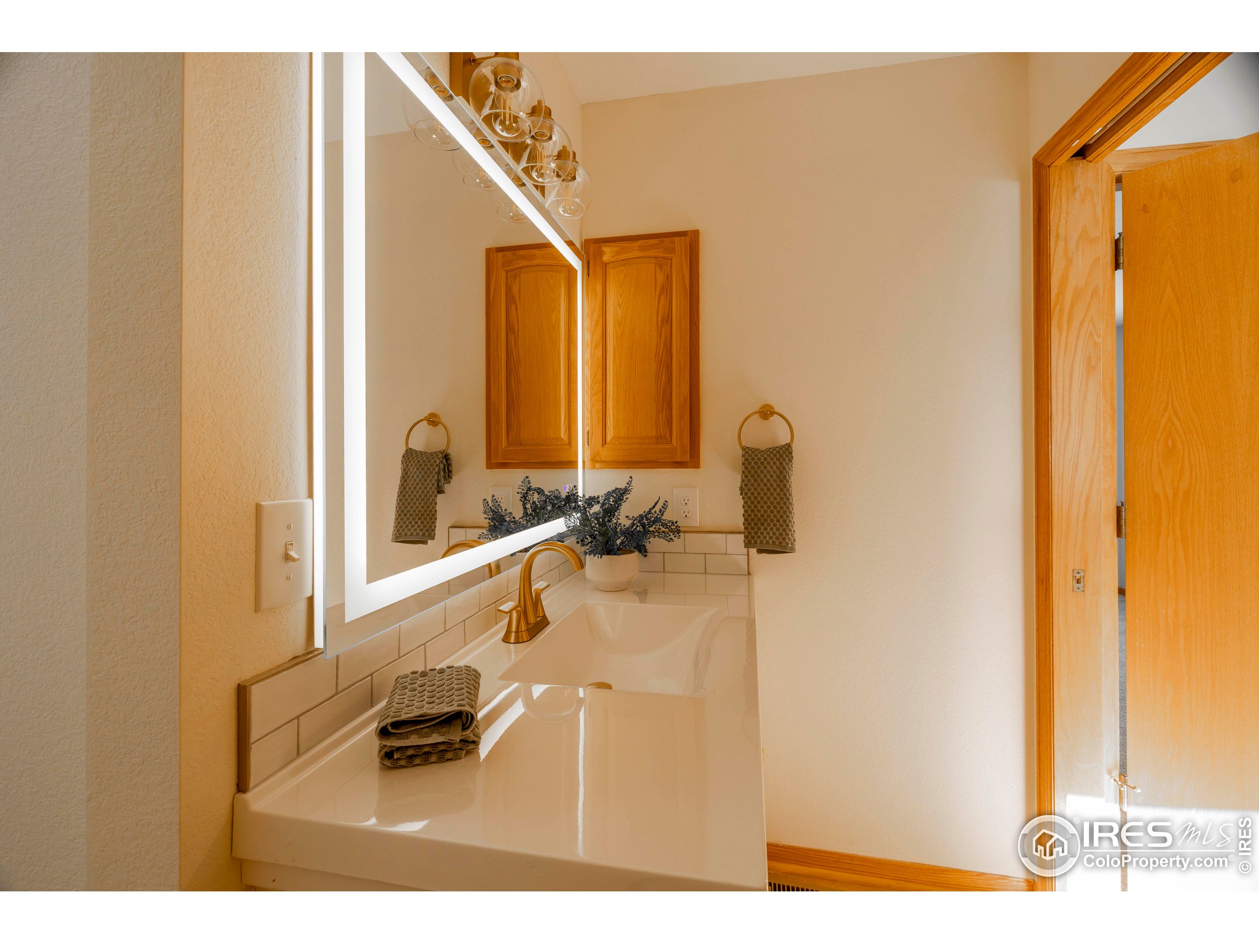 6465 Hidden Springs Road Fort Collins, CO 80526 - Photo 38 of 50 a bathroom with a sink and mirror