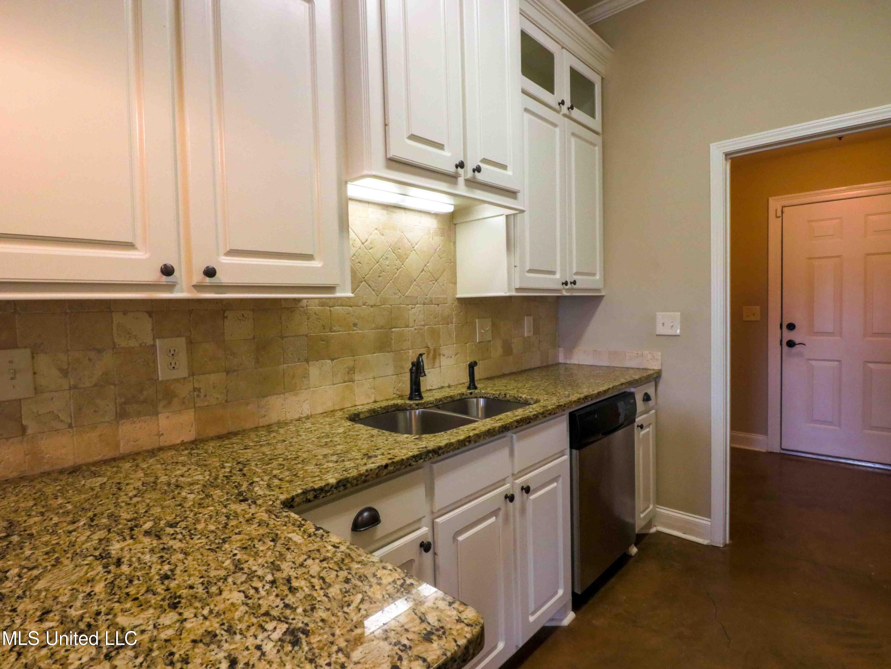 221 Greenfield Ridge Drive Brandon, MS 39042 - Photo 17 of 28 221GreenfieldRidgeDr-21