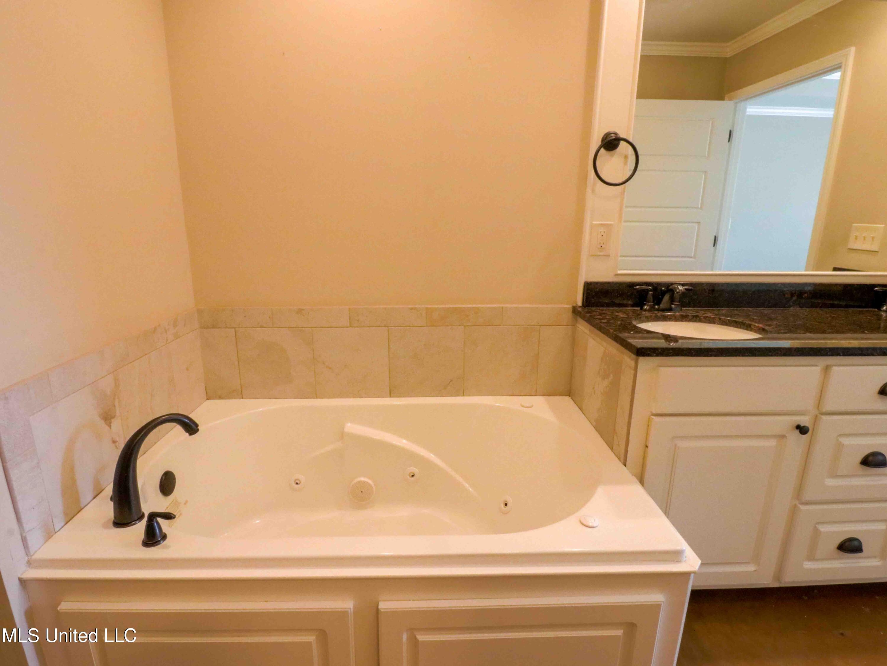 221 Greenfield Ridge Drive Brandon, MS 39042 - Photo 22 of 28 221GreenfieldRidgeDr-26