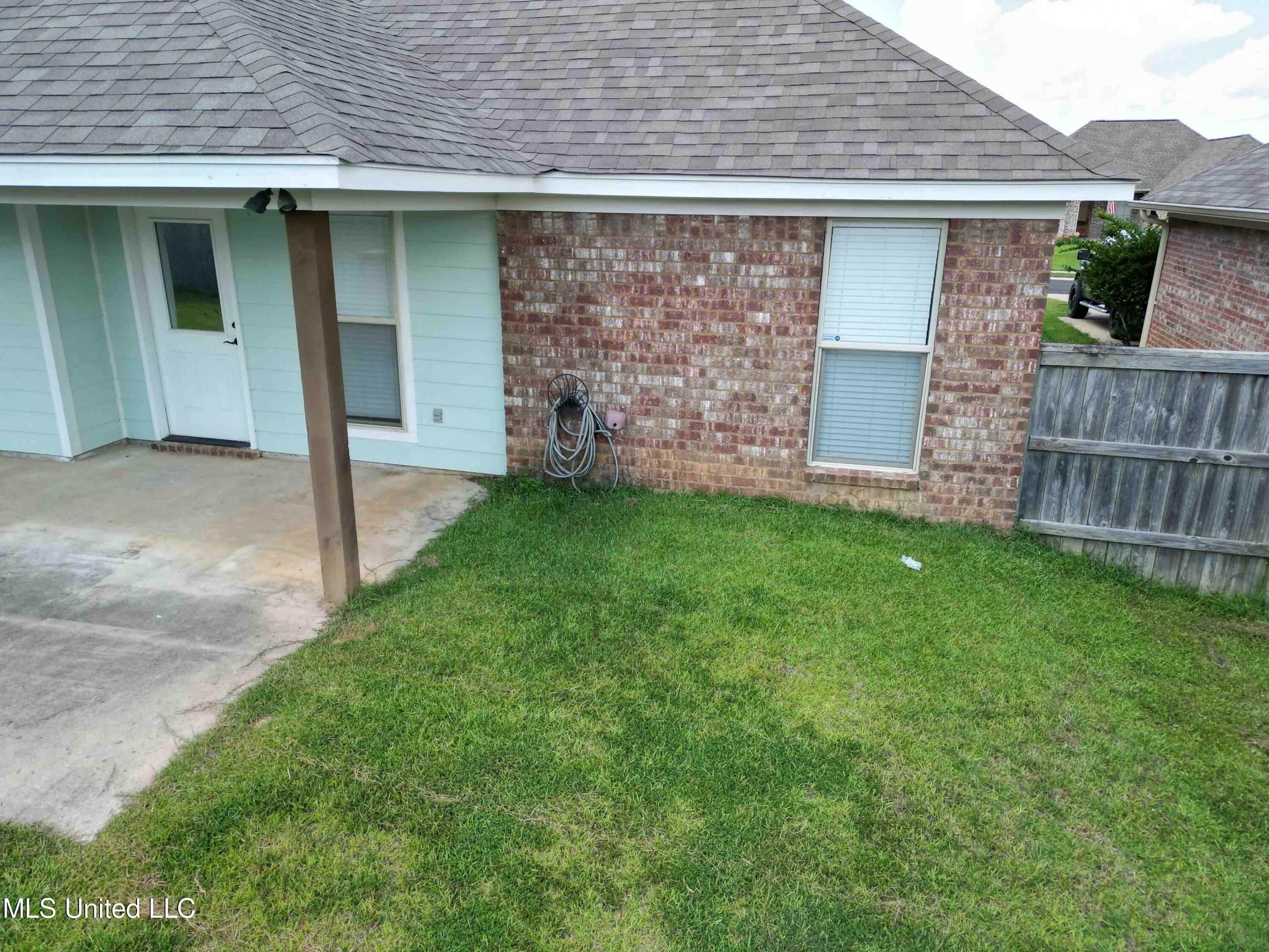 221 Greenfield Ridge Drive Brandon, MS 39042 - Photo 28 of 28 221GreenfieldRidgeDr-6