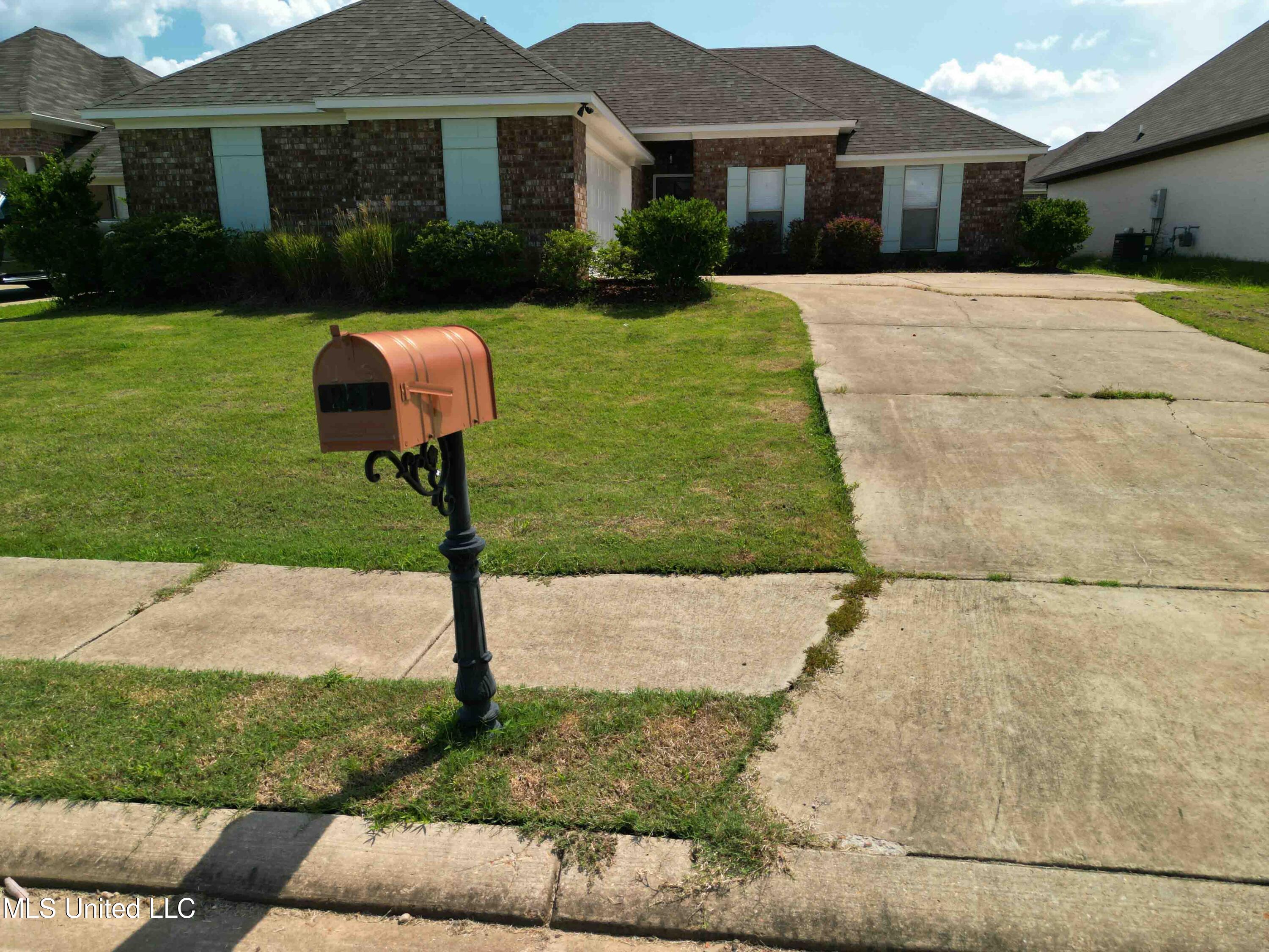 221 Greenfield Ridge Drive Brandon, MS 39042 - Photo 4 of 28 221GreenfieldRidgeDr-9