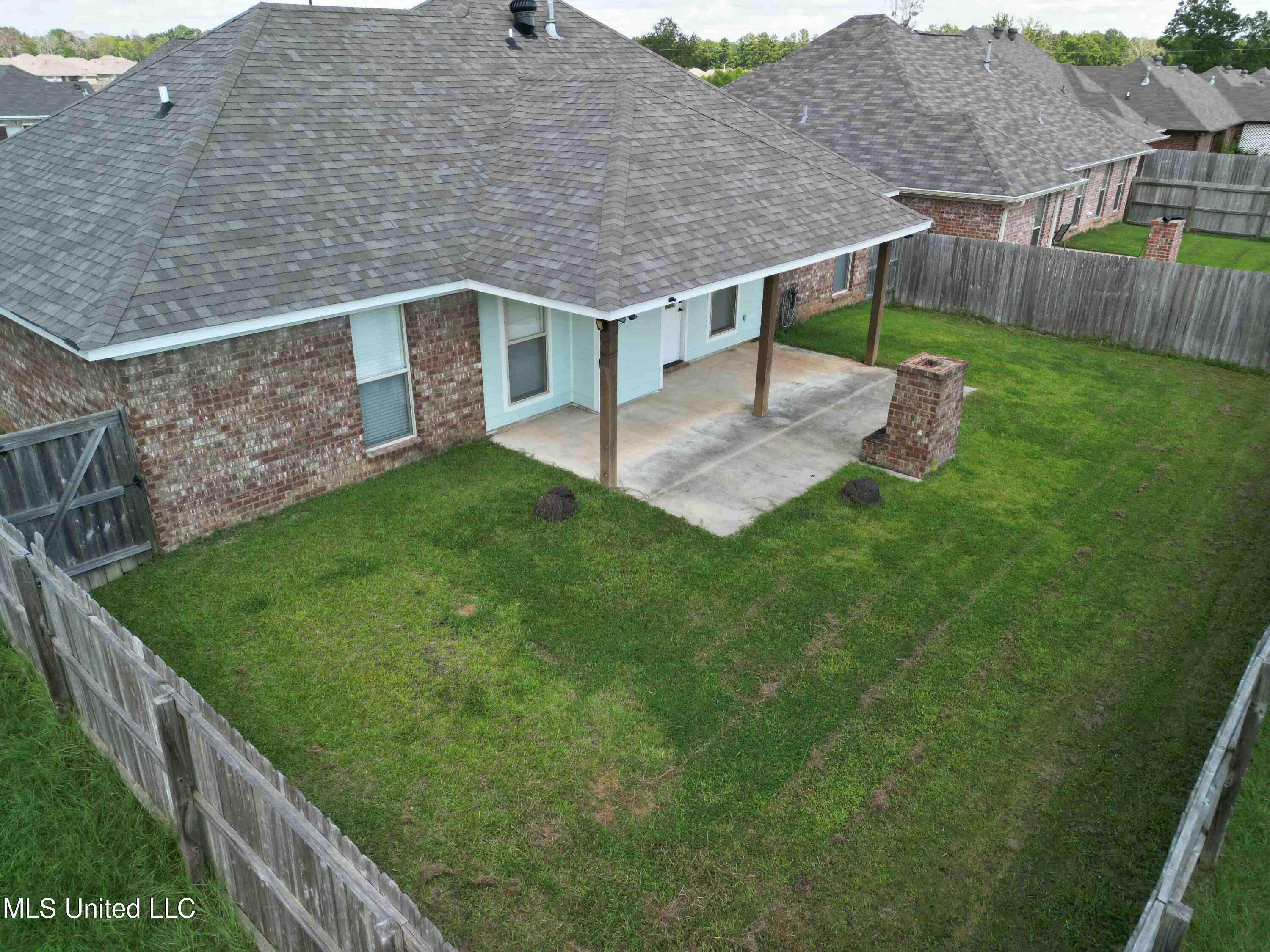 221 Greenfield Ridge Drive Brandon, MS 39042 - Photo 5 of 28 221GreenfieldRidgeDr-7