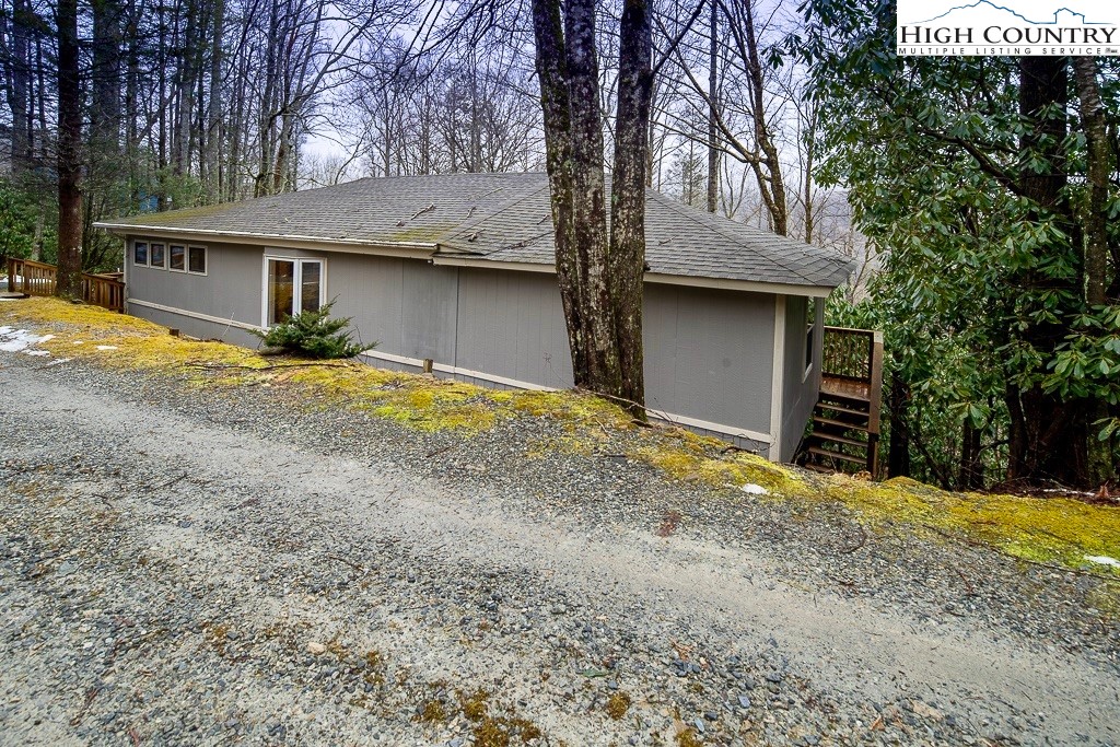 213 Poplar Ridge Banner Elk, NC 28604 - Photo 3 of 38 Gallery Image 3