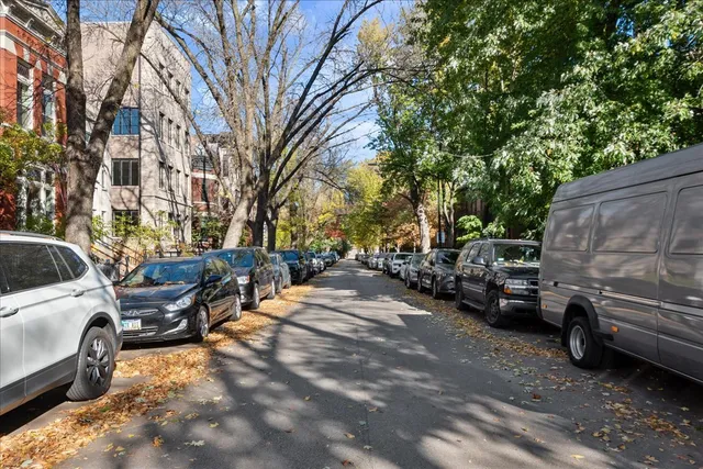 $995,000 | 2208 North Burling Street, Chicago, IL 60614