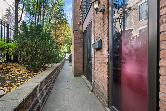 $995,000 | 2208 North Burling Street, Chicago, IL 60614
