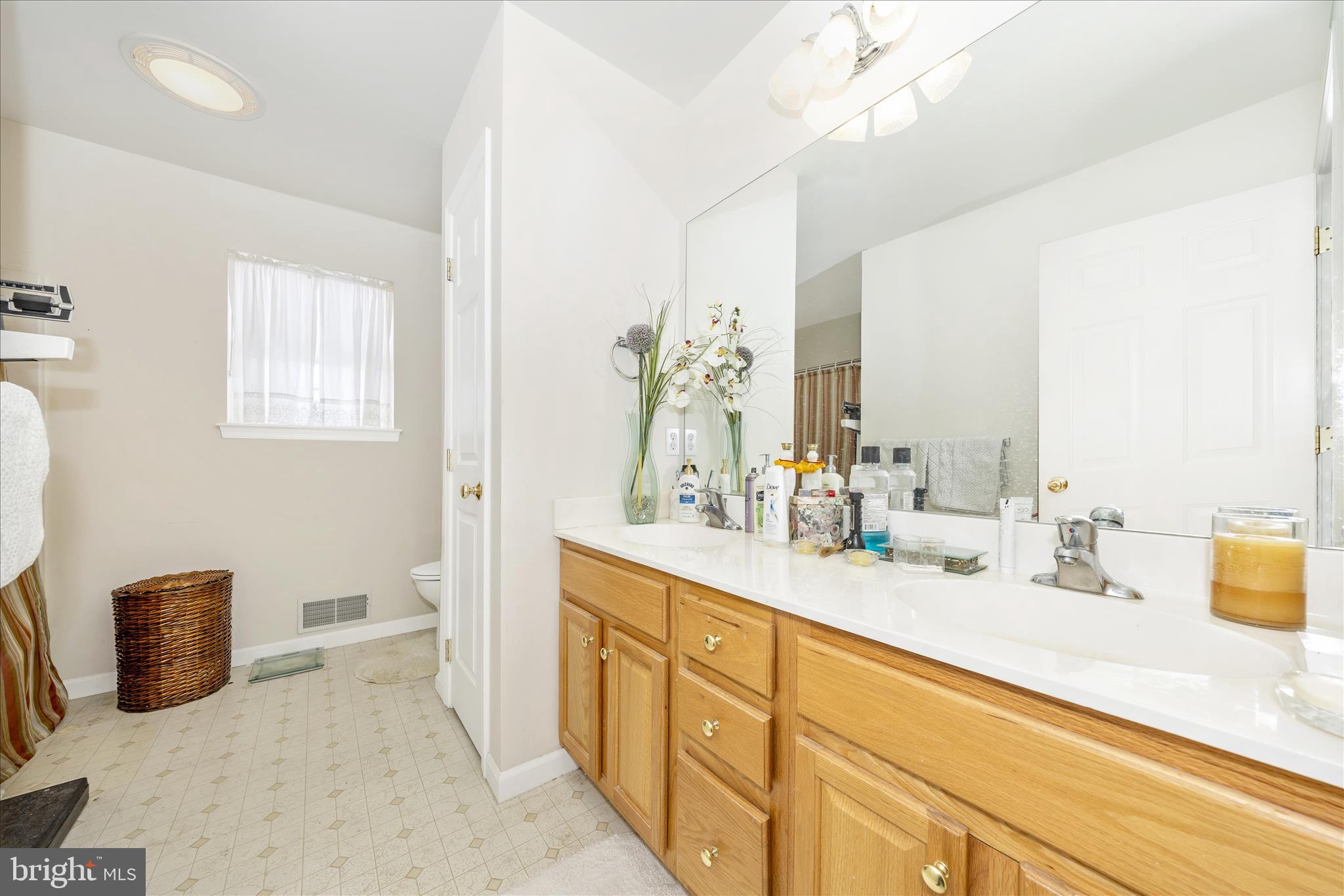 7523 Seneca Ridge Drive York, PA 17403 - Photo 28 of 55 Primary Bathroom