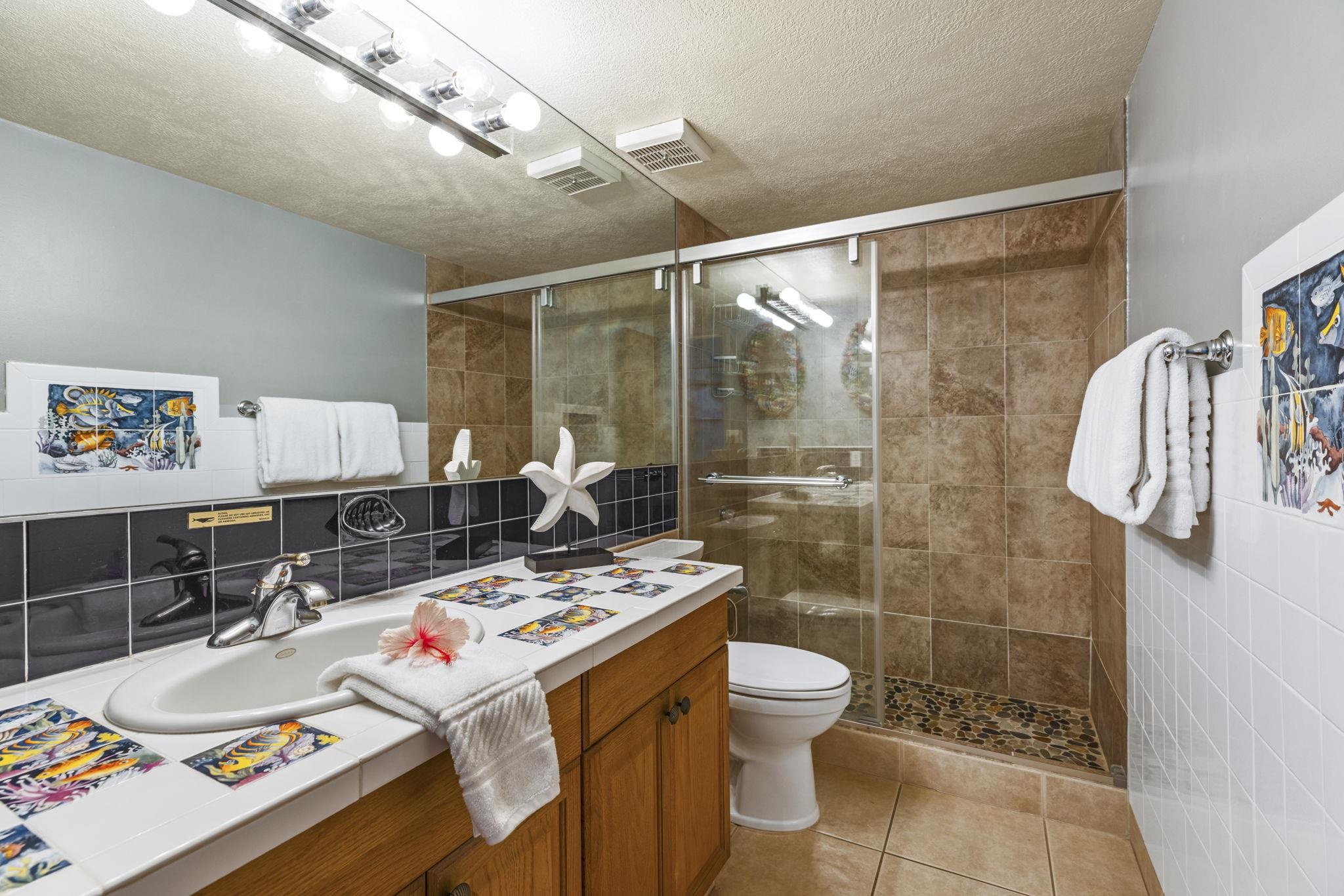 1310 Uluniu Road, Unit 317 Kihei, HI 96753 - Photo 24 of 50 a bathroom with a sink toilet and shower