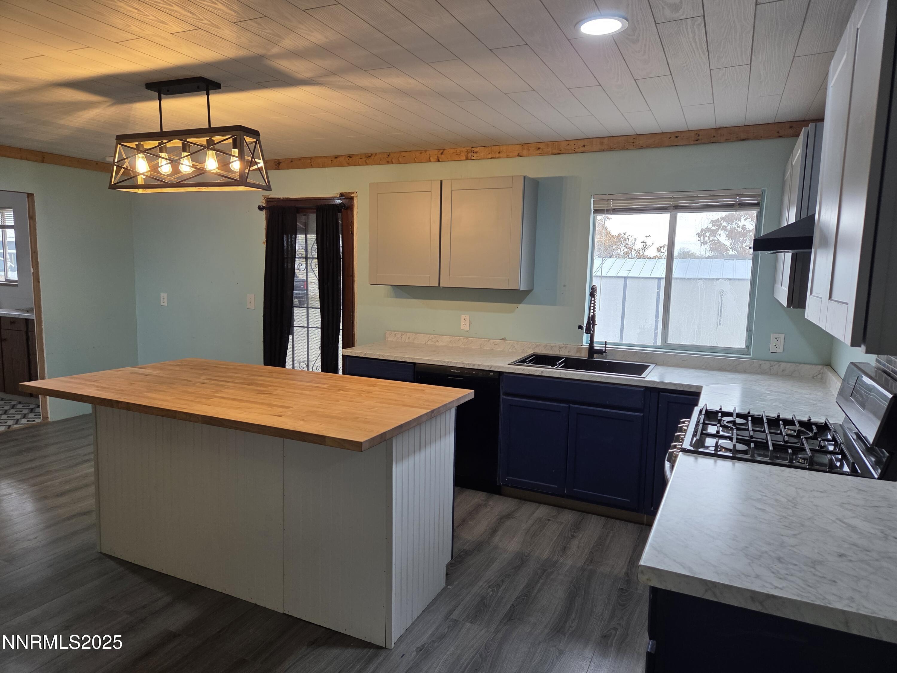845 Mc Lean Street Fallon, NV 89406 - Photo 13 of 23 a kitchen with a stove and a refrigerator