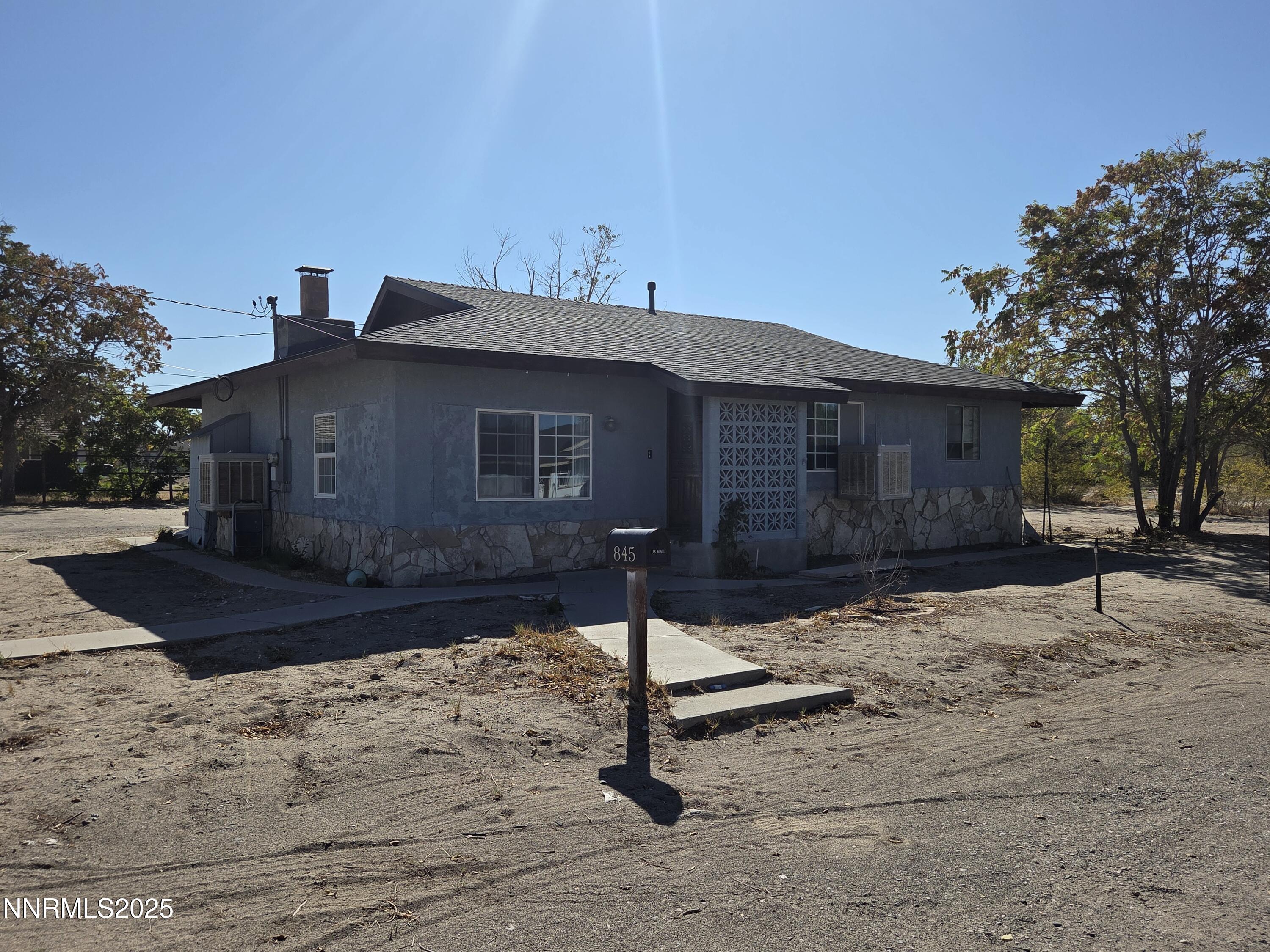 845 Mc Lean Street Fallon, NV 89406 - Photo 2 of 23 a front view of a house with garden