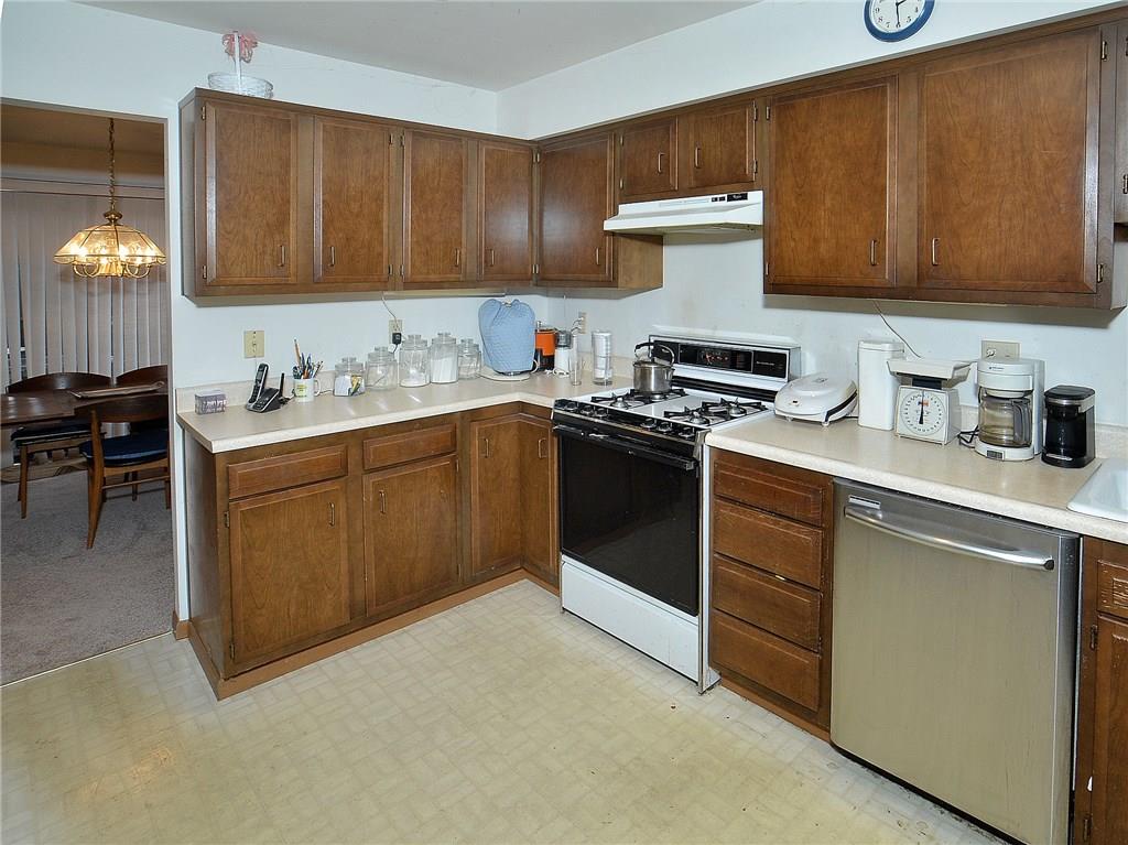 504 Spring Run Drive Monroeville, PA 15146 - Photo 2 of 22 Gallery Image 2