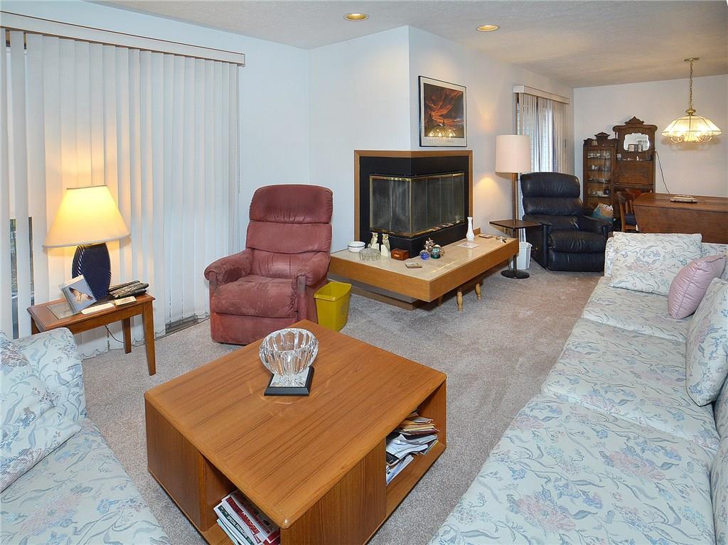 504 Spring Run Drive Monroeville, PA 15146 - Photo 4 of 22 Gallery Image 4