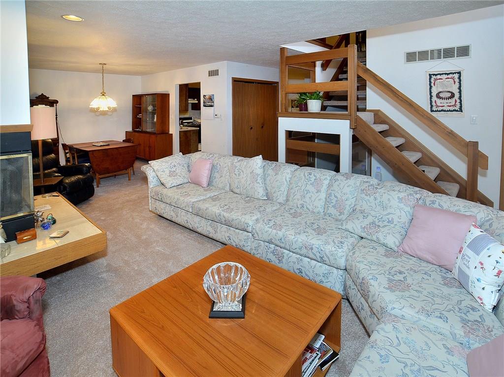 504 Spring Run Drive Monroeville, PA 15146 - Photo 6 of 22 Gallery Image 6