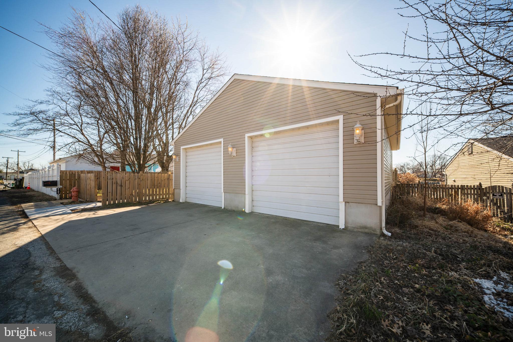 8101 Shore Road Baltimore, MD 21222 - Photo 31 of 35 a backyard of a house