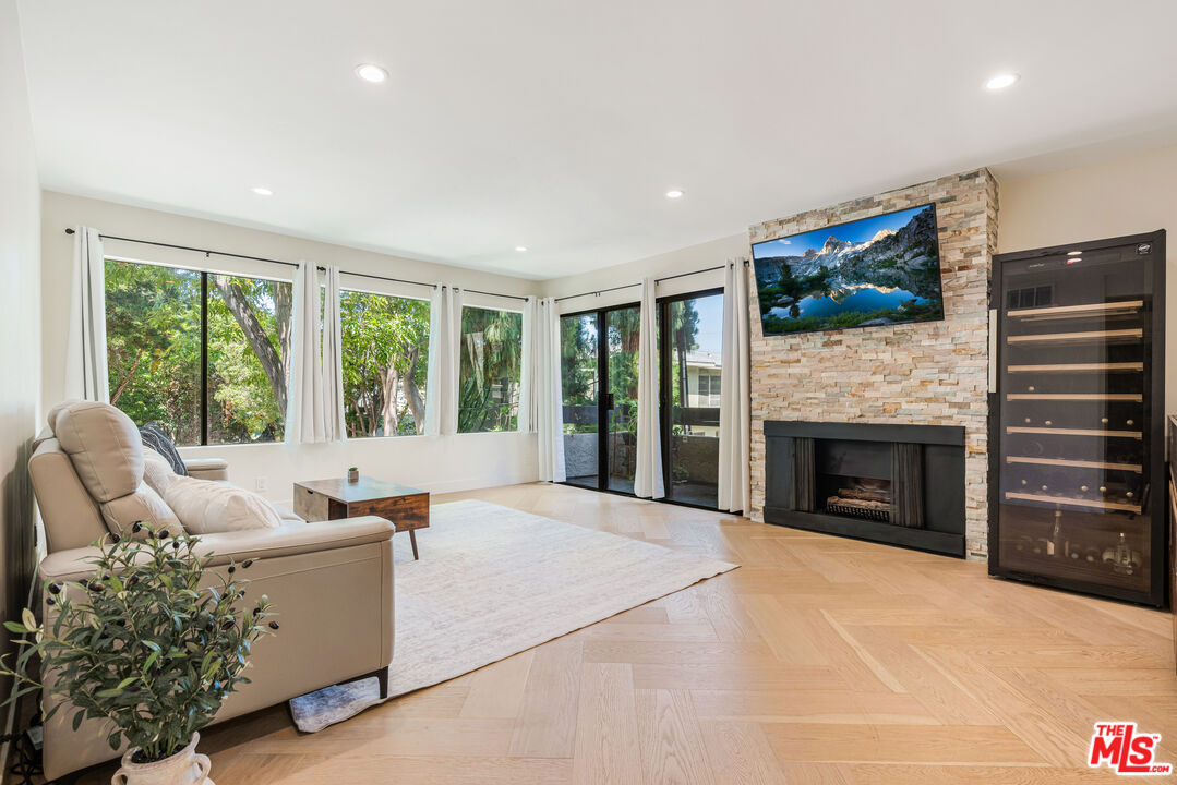 950 North Kings Road, Unit 216 West Hollywood, CA 90069 - Photo 1 of 19