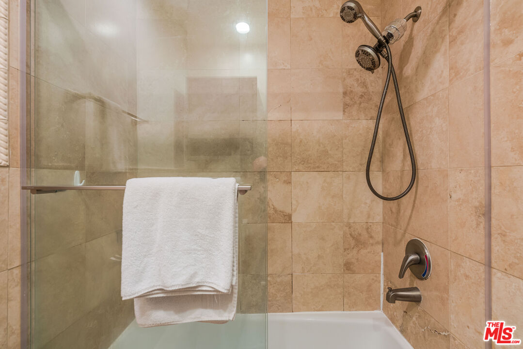 950 North Kings Road, Unit 216 West Hollywood, CA 90069 - Photo 12 of 19