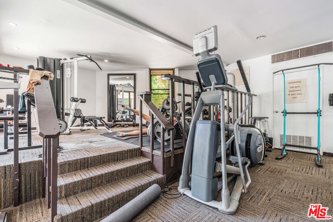 950 North Kings Road, Unit 216 West Hollywood, CA 90069 - Photo 16 of 19