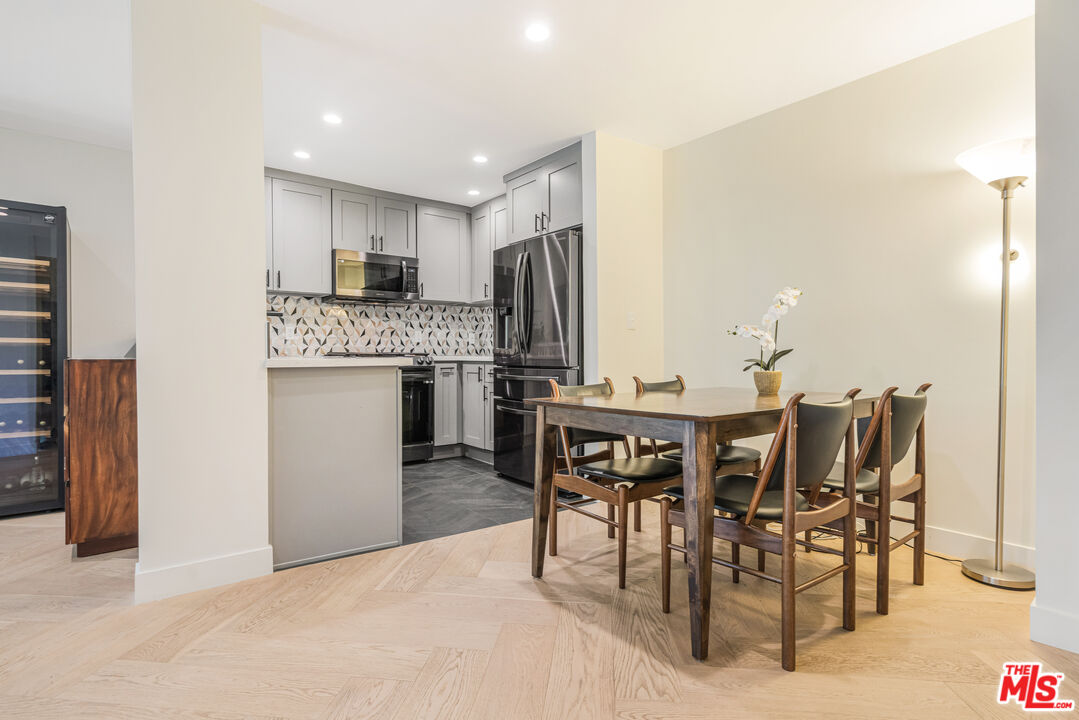 950 North Kings Road, Unit 216 West Hollywood, CA 90069 - Photo 5 of 19