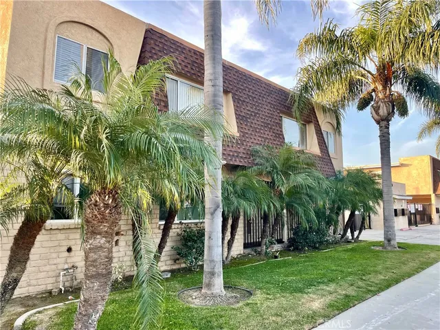 $2,195 | 21607 Juan Avenue, Unit 12, Hawaiian Gardens, CA 90716