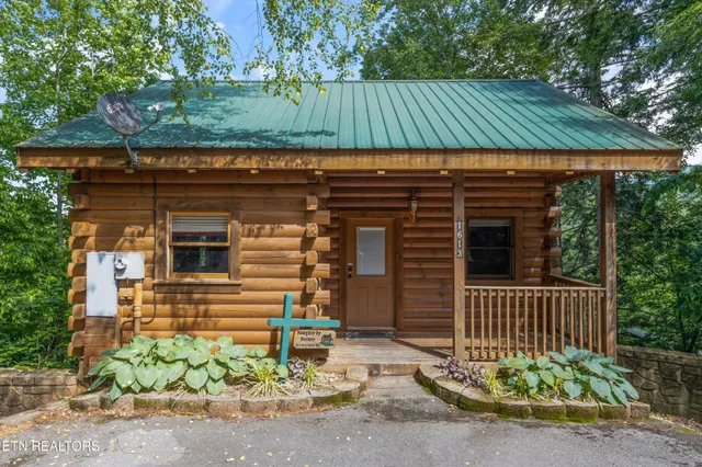 $449,900 | 1613 Misty Hollow Road, Gatlinburg, TN 37738