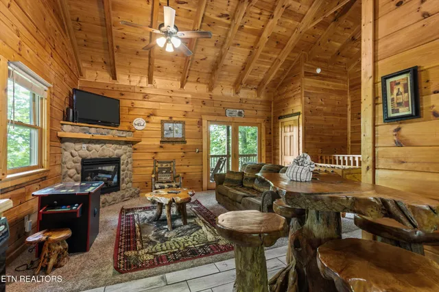 $449,900 | 1613 Misty Hollow Road, Gatlinburg, TN 37738