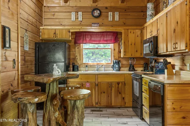 $449,900 | 1613 Misty Hollow Road, Gatlinburg, TN 37738