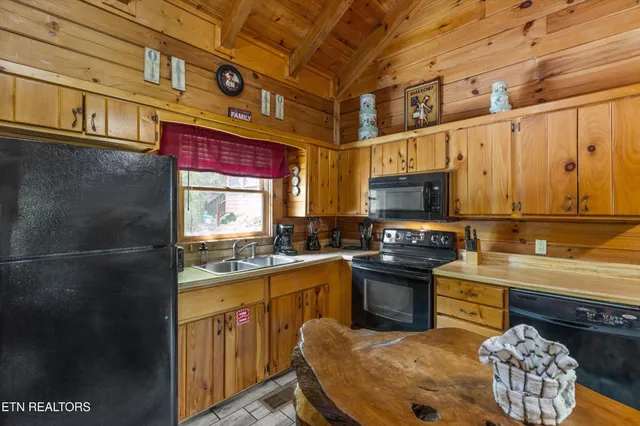 $449,900 | 1613 Misty Hollow Road, Gatlinburg, TN 37738