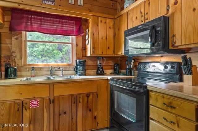 $449,900 | 1613 Misty Hollow Road, Gatlinburg, TN 37738