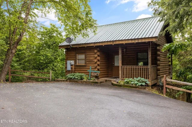 $449,900 | 1613 Misty Hollow Road, Gatlinburg, TN 37738