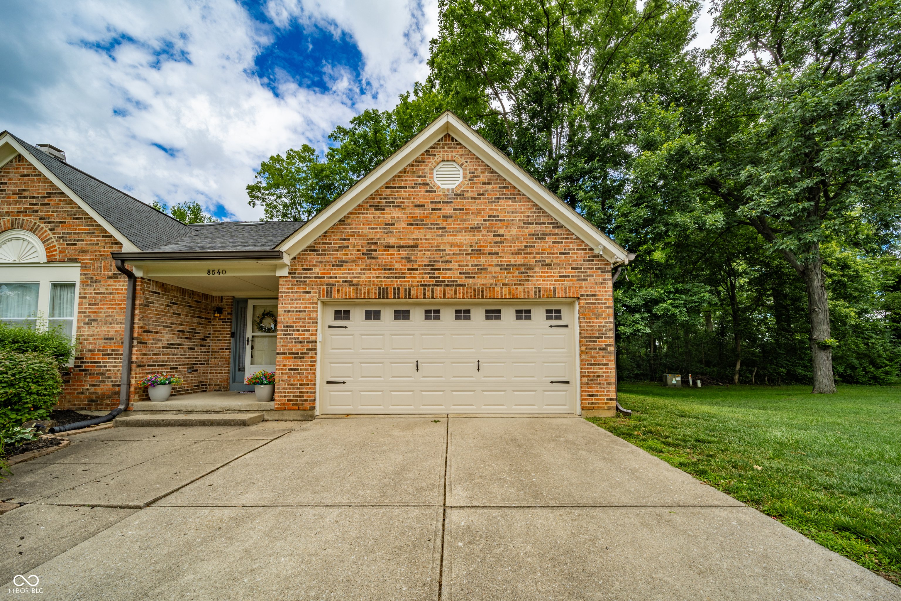 8540 Castle Ridge Lane Indianapolis, IN 46256 - Photo 6 of 47