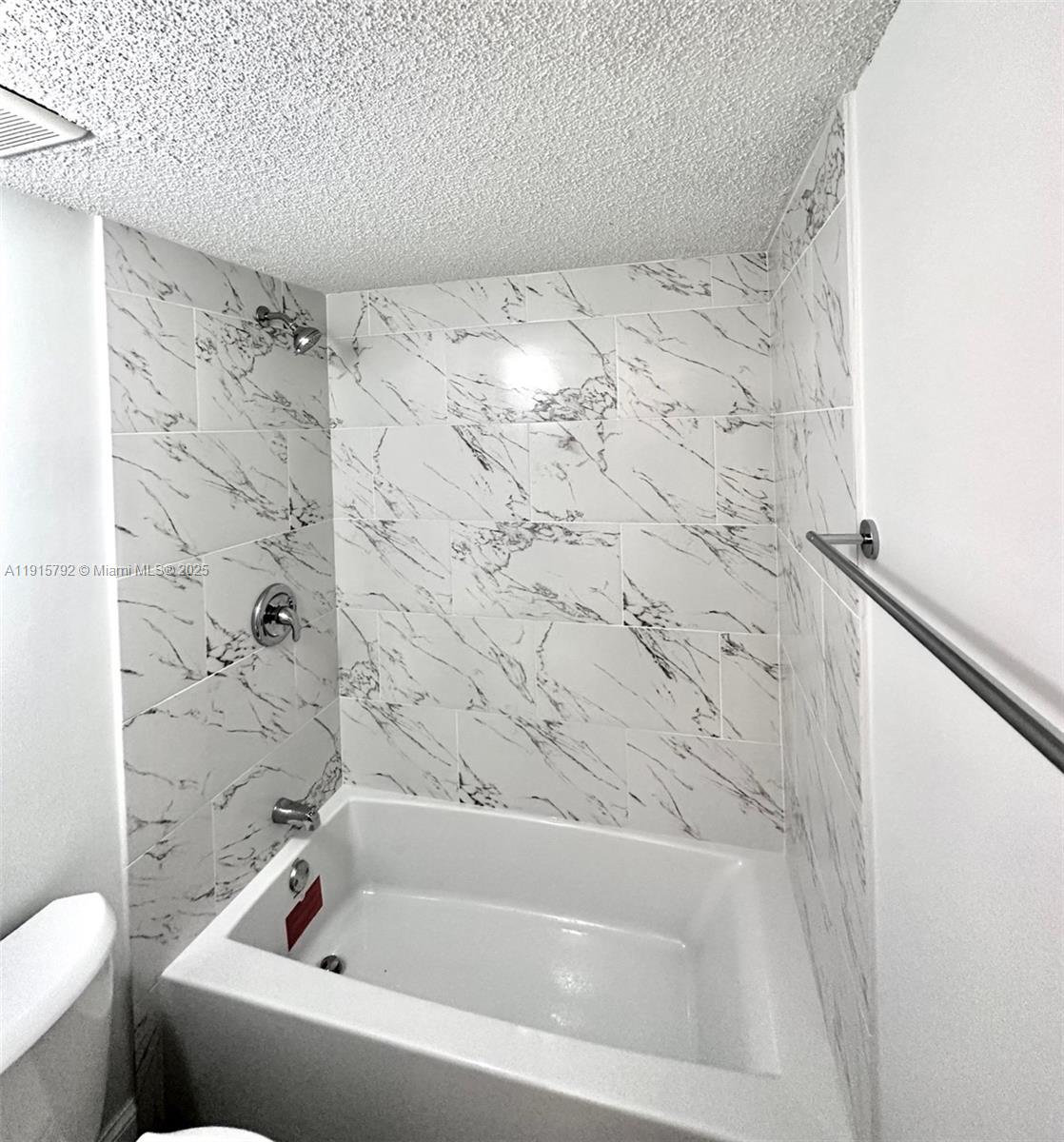 4561 West McNab Road, Unit 16 Pompano Beach, FL 33069 - Photo 7 of 14 a bathroom with a bathtub