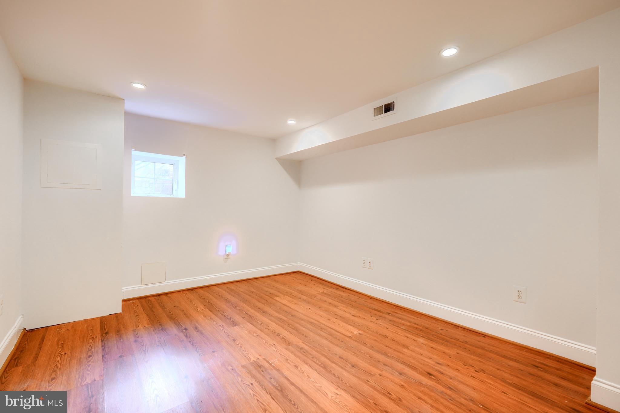 1520 Byrd Street Baltimore, MD 21230 - Photo 18 of 36 an empty room with wooden floor and natural light