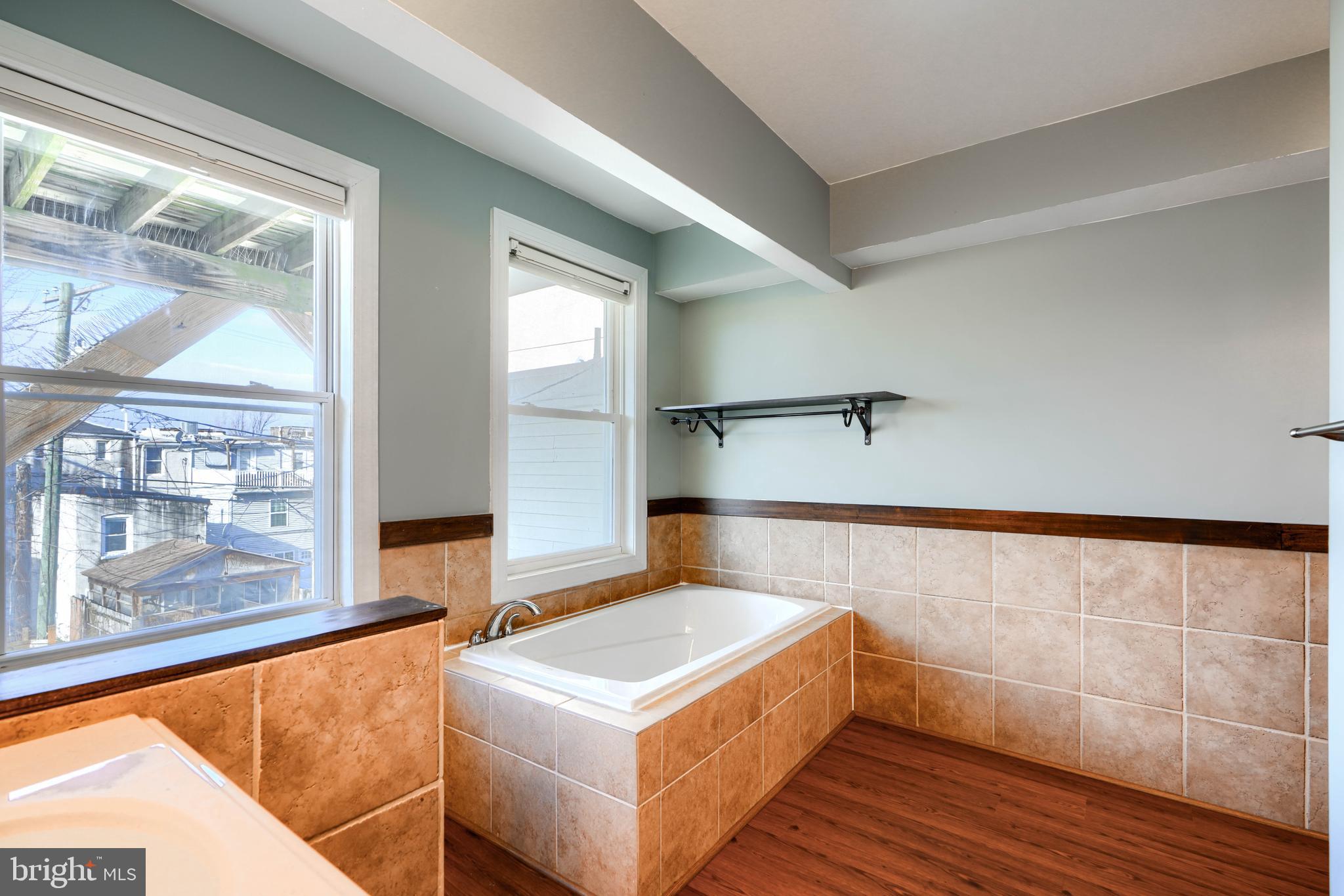 1520 Byrd Street Baltimore, MD 21230 - Photo 27 of 36 a view of bathroom with bathtub and wooden floor