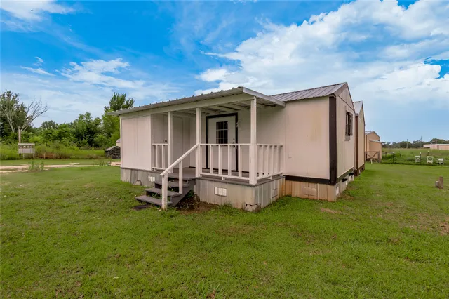 $600 | 128 Johnnie Street, Trinity, TX 75862
