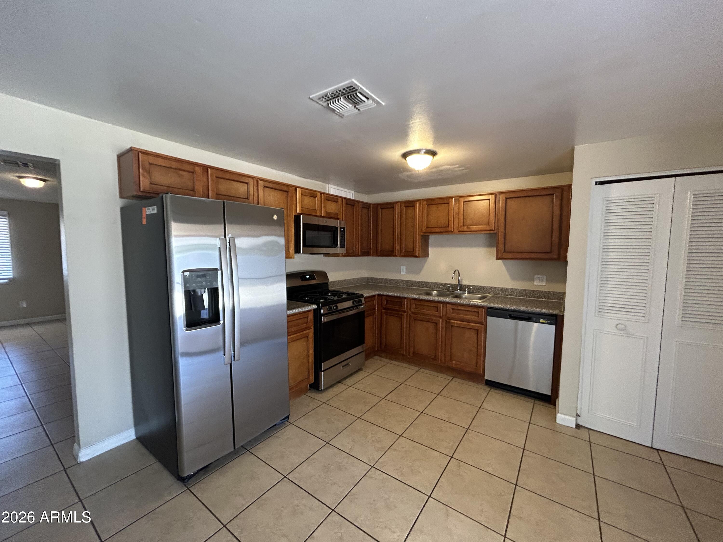 5540 West Berkeley Road Phoenix, AZ 85035 - Photo 11 of 28