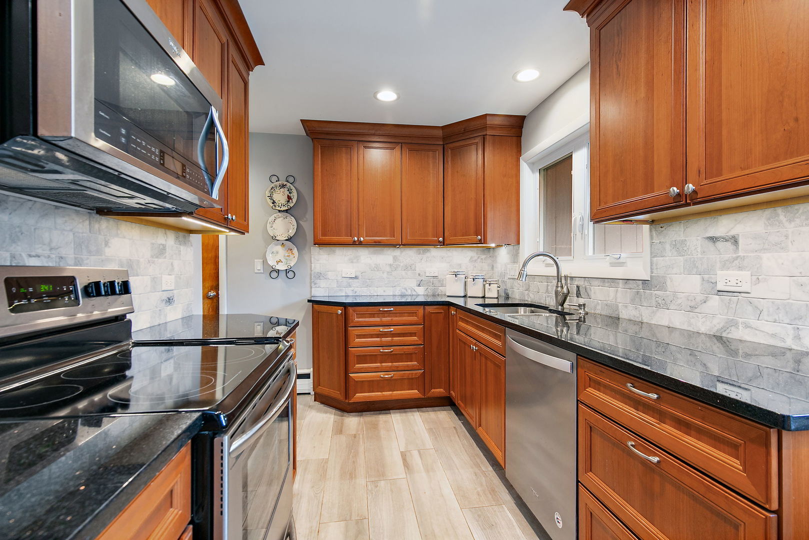 443 Glendale Road Roselle, IL 60172 - Photo 4 of 31 Gallery Image 4