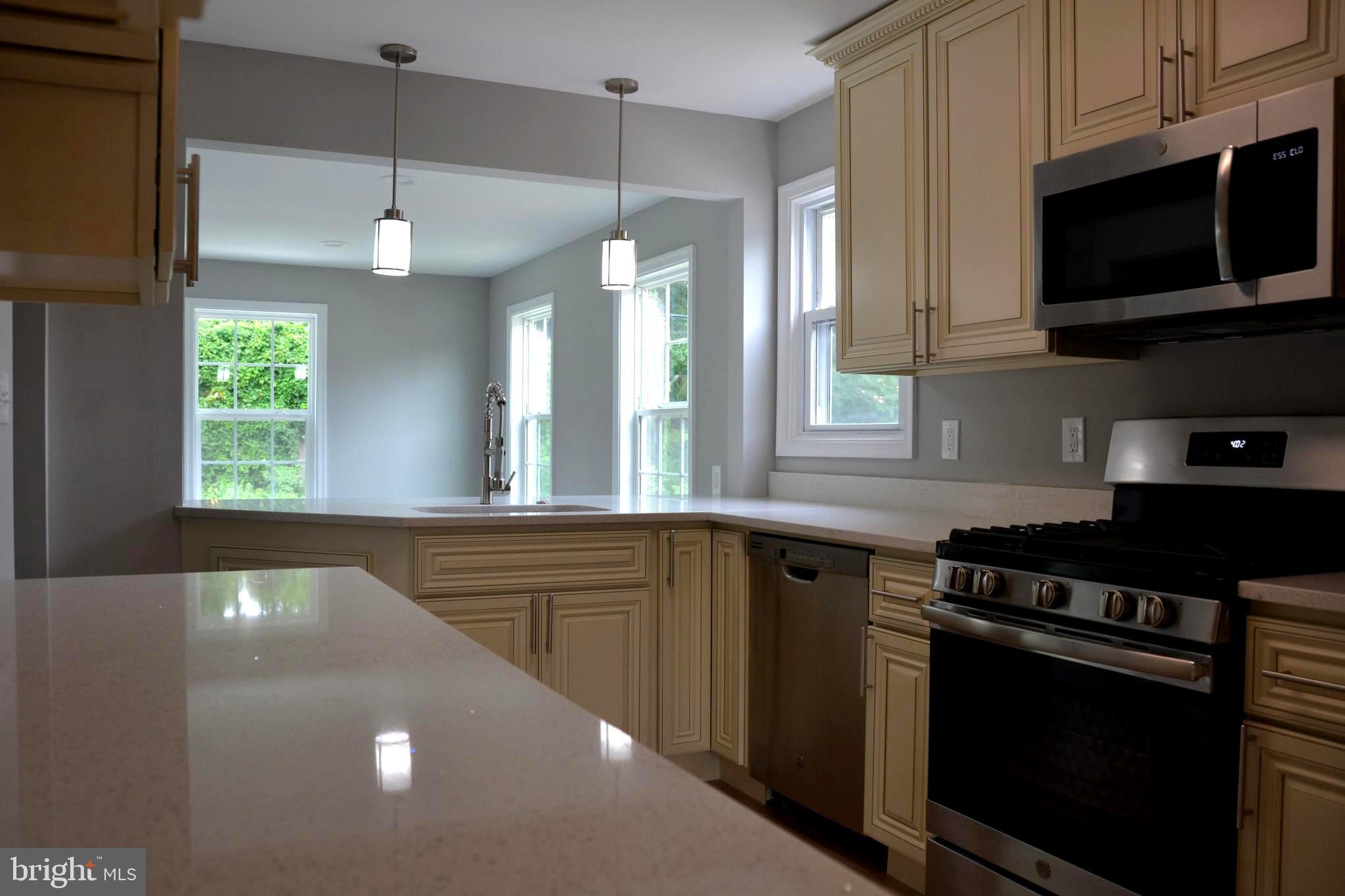 318 Cheddington Road Linthicum, MD 21090 - Photo 11 of 33