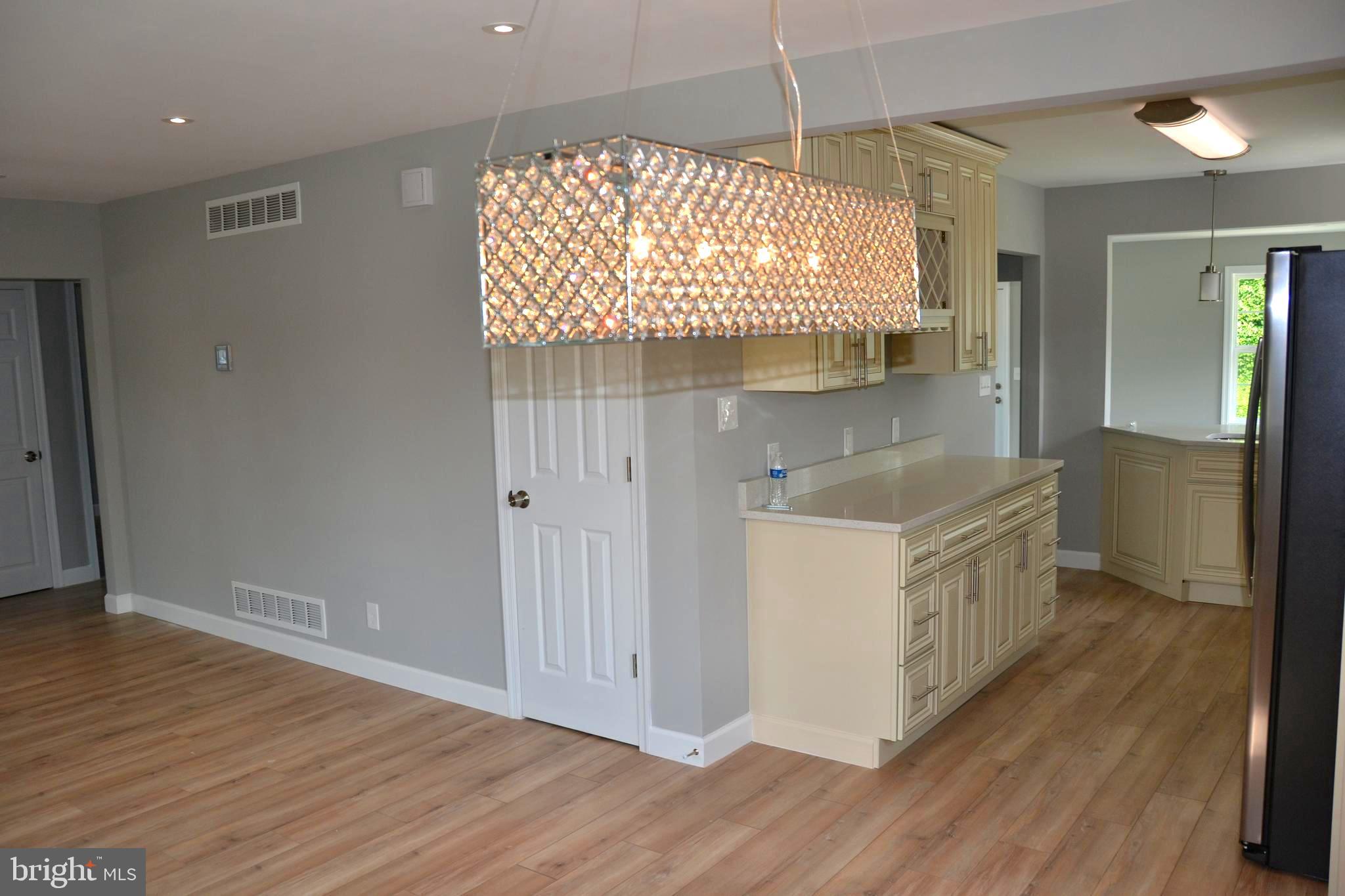 318 Cheddington Road Linthicum, MD 21090 - Photo 3 of 33